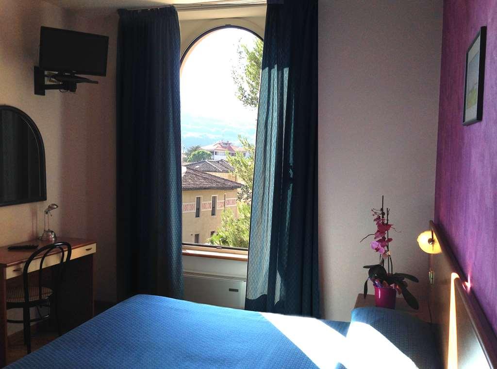 Hotel 2000 Fabriano Zimmer foto