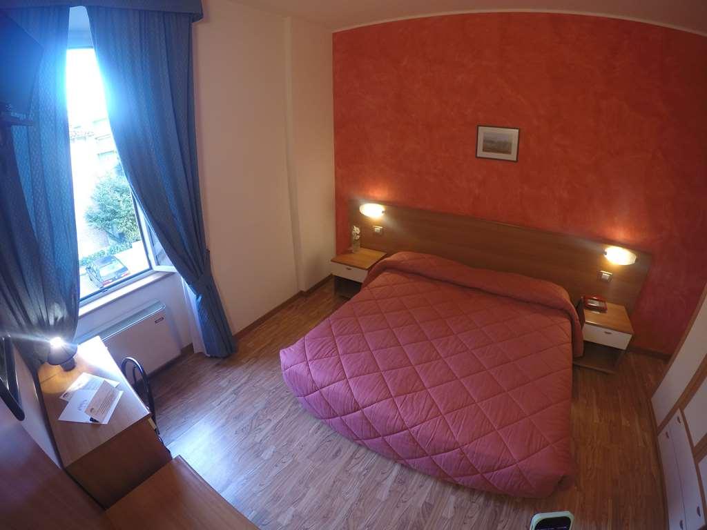 Hotel 2000 Fabriano Zimmer foto